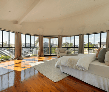 Spacious Family Home with Bay Views, Pool and Easy Maintenance Livi... - Photo 5