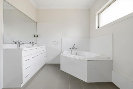 Beautiful Family Home - Photo 3