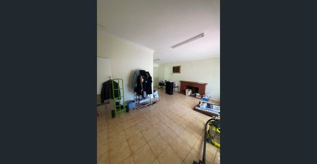 Charming 3-Bedroom Home with Spacious Yard and Games Room in Armadale - Photo 1