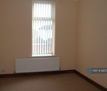 2 bedroom semi-detached house to rent - Photo 2