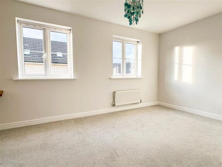 4 bedroom semi-detached house to rent - Photo 5