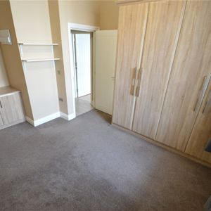 125 High Street, Berkshire, Slough,SL1 - Photo 2