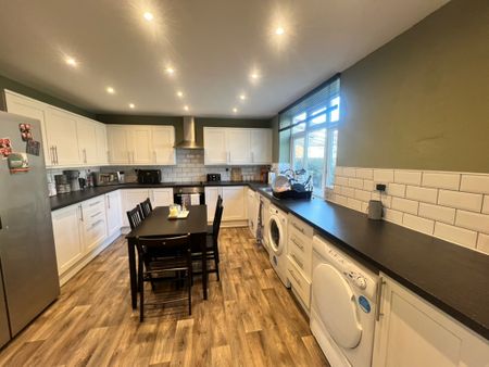 Becketts Park Crescent - Photo 3