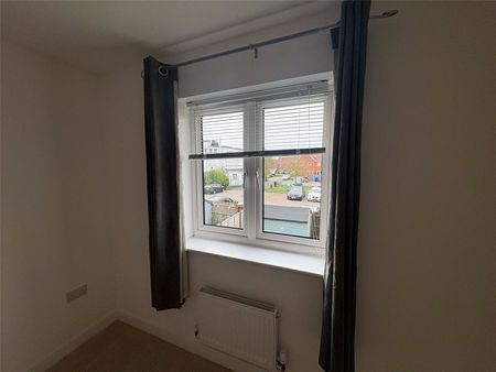 Hornchurch Square, Farnborough, Hampshire, GU14 - Photo 2