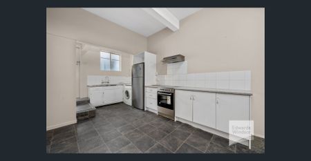 Charming Two Bedroom Apartment in a Prime Location! - Photo 5