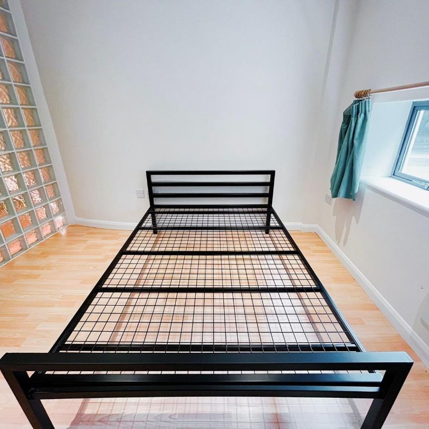 1 bedroom Flat To Let - Photo 1