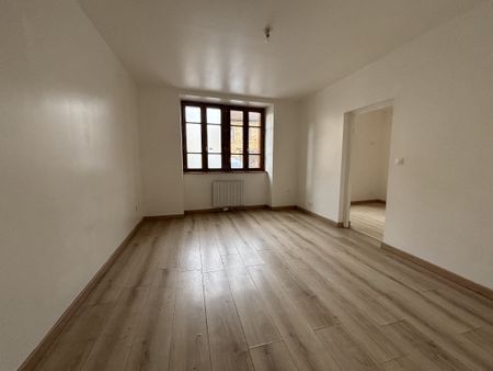 Location Appartement 3 pièces 50m² CHARLIEU 42190 - Photo 3