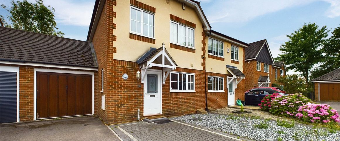 Green Lane, Wokingham Green Lane, Wokingham - Photo 1