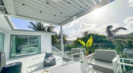 Hawaiian Dream - includes lawn/garden maintenance - Photo 3