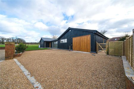 A beautifully presented cottage set in a rural location - Photo 2