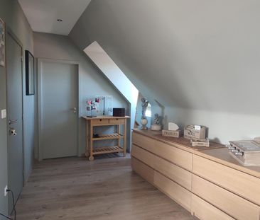 Prachtig dakappartement met 2 slaapkamers, balkon en parking - Photo 6