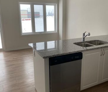 For Lease - 225 Danzatore Path, Oshawa, Ontario - Photo 3