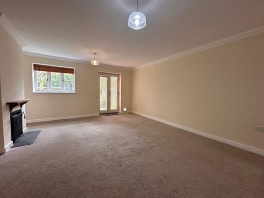 Etchingham - Photo 1