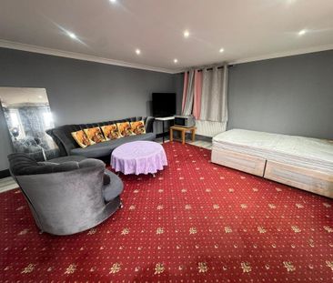 Terraced house to rent - Photo 1