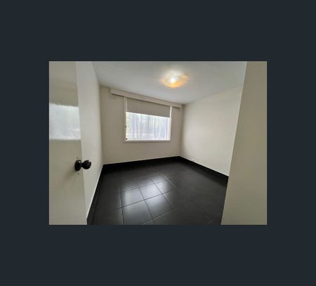 2/11 Owen Street, Footscray, Vic 3011 - Photo 2