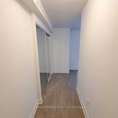 on subway line trdiel luxury 1 bed parking incld incredible amenities - Photo 1