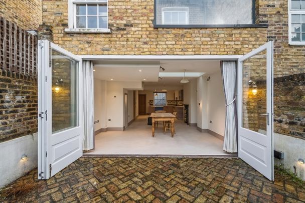 4 bedroom terraced house to rent - Photo 1