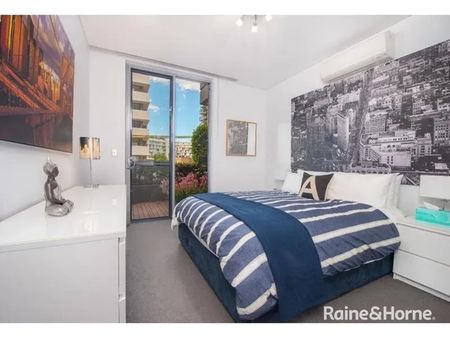 Spacious One Bedroom Apartment With Large Timber Deck - Photo 2