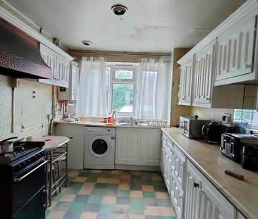 2 bedroom house of multiple occupation to rent - Photo 6