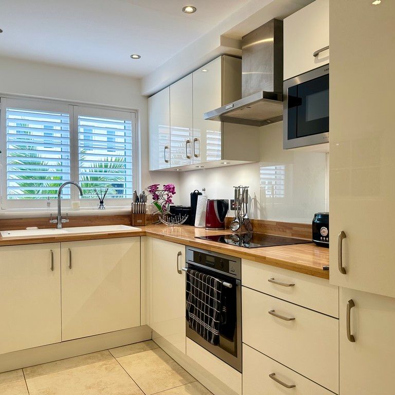 Park Close, Poole - Photo 1