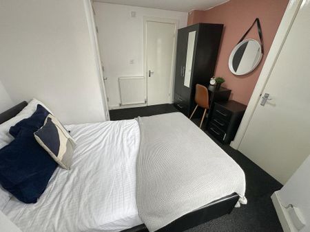 6 bedroom terraced house to rent - Photo 3