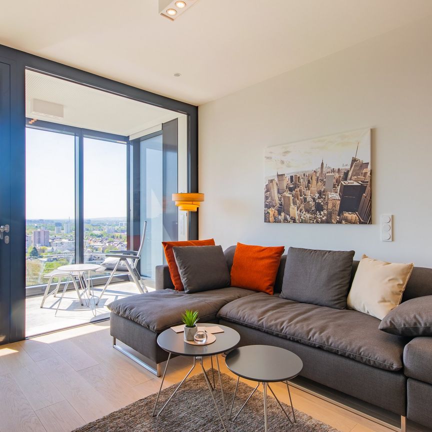 City-Residence: High-End-Wohnung (15.Stock) in spektakulärem Wohnturm - Photo 1