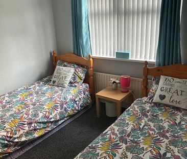 48 Dunsuivnish Avenue, Portstewart, BT55 7EP - Photo 2