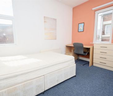 6 bedroom Student Terraced House to rent in Warton Terrace, Newcast... - Photo 1