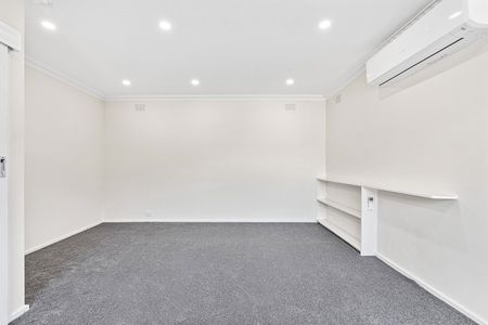 Sparkling And Updated Villa Unit - Photo 2