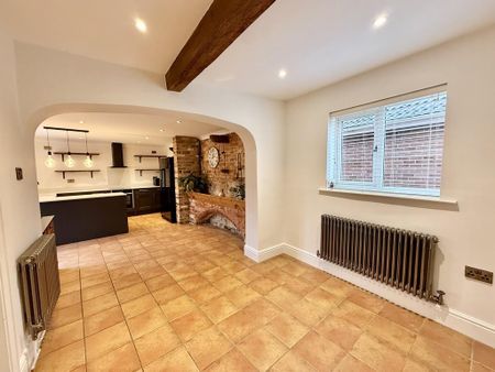 4 bedroom detached house to rent - Photo 5