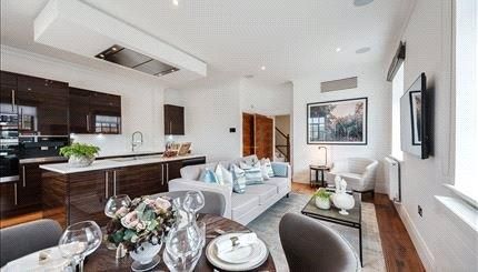 2 bedroom mews to rent - Photo 1