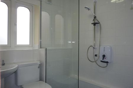 1 bedroom ground floor flat to rent - Photo 5