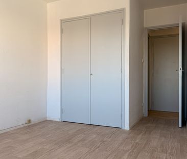 Location Appartement 2 pièces 48m² RIORGES 42153 - Photo 2