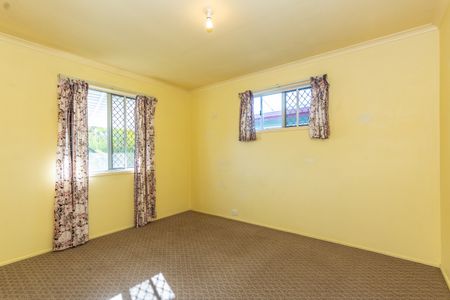 21 Ettie Street, Redcliffe QLD 4020 - House For Rent | Domain - Photo 2