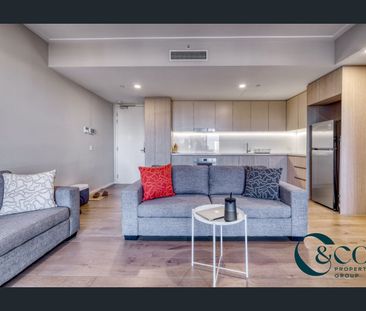 MODERN UNFURNISHED 1 BEDROOM, 1 BATHROOM - Photo 1