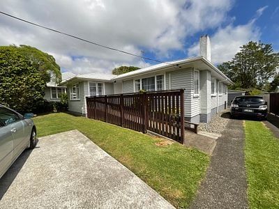 Spacious 3-Bedroom 2 Bathroom Home - Photo 1