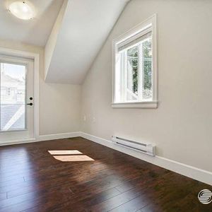 LANEWAY HOUSE 2 BED 2 BATH - Photo 2