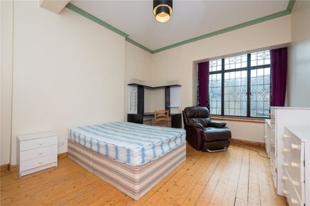 4 bedroom apartment to rent - Photo 3