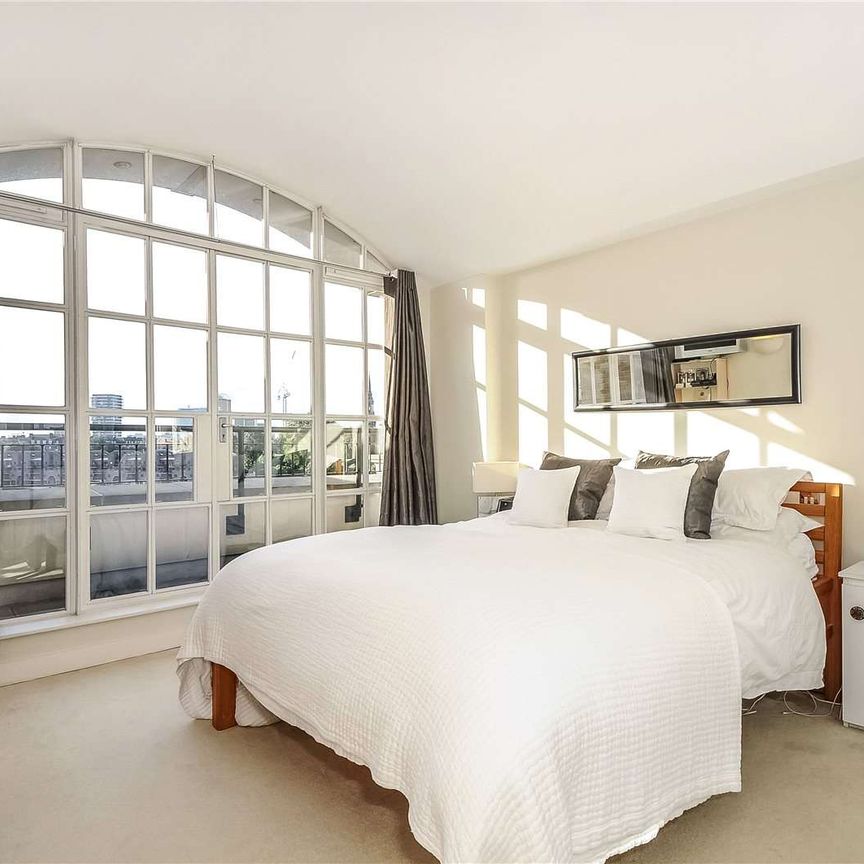 A stunning two bedroom Penthouse apartment located in this sought after riverside warehouse conversion. - Photo 1