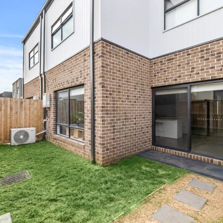 Modern Townhouse in Jubilee Estate - Photo 3