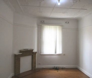 “Cozy Family Home” - Photo 2