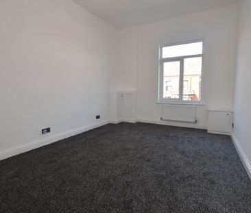 2 Bedroom FIrst Floor Flat - Photo 2