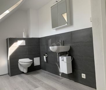 SEMI-DETACHED WITH GREAT POTENTIAL! - Photo 3