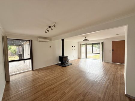 Family Home in Quiet Court - Photo 3