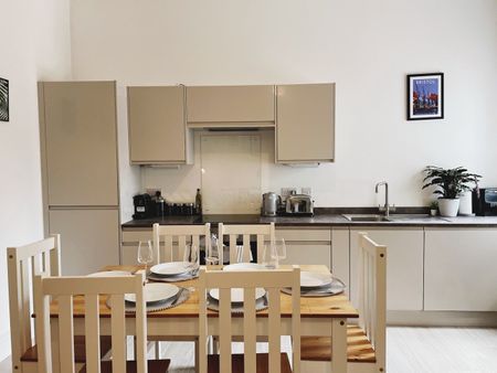 6 Bed Semi-Detached House, Clifton Rd, L6 - Photo 4