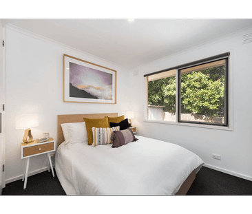 Spacious and modern living! - Photo 2