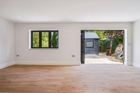 3 bedroom detached bungalow to rent - Photo 3