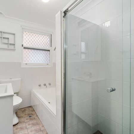 Air-Conditioned & Recently Updated Two-Bedroom Apartment - Photo 3