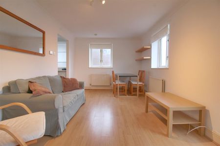 Love Lane, Quayside - Photo 3