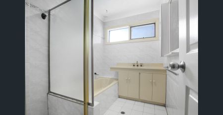 Spacious Three-Bedroom Home with Pool & Entertaining Areas - Photo 5